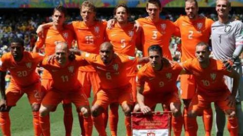 最晚换人“赌神”克鲁尔，荷兰4-3点杀黑马哥斯达黎加