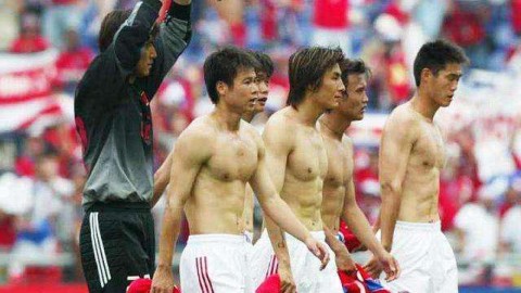 2002年6月18日宫城体育场的“一分钟崩塌”：特鲁西埃的日本队如何在世界杯首轮淘汰赛留下无法逾越的战略困局